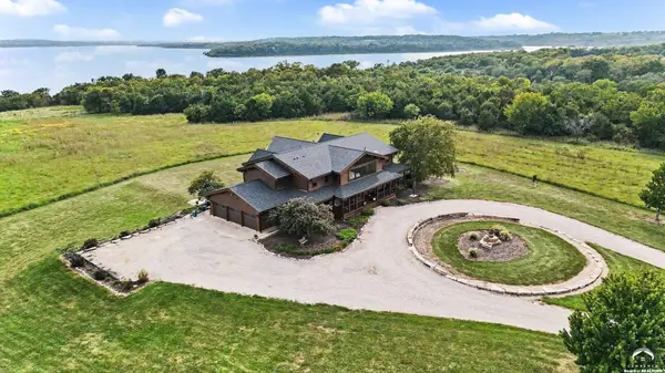 521 N 1450 RD, Lawrence, KS 66049