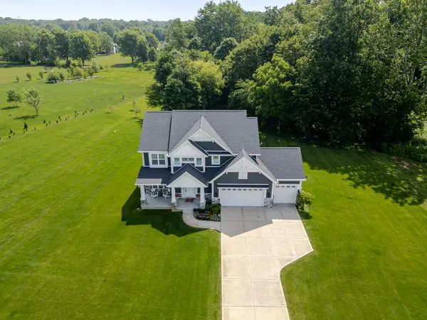875 Farmview DR, Valparaiso, IN 46383