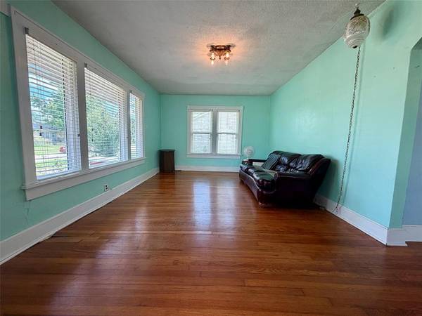 910 Overland CT, Shawnee, OK 74801