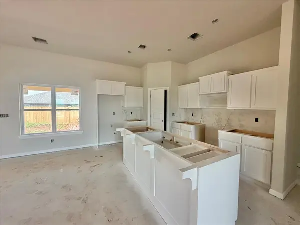 3927 Abingdon DR, Norman, OK 73026
