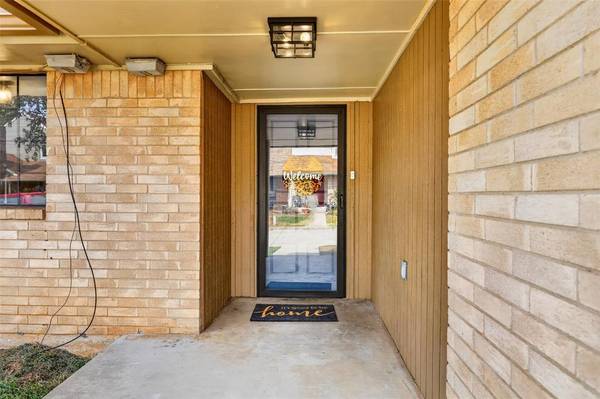 105 Village Oaks DR, Oklahoma City, OK 73130
