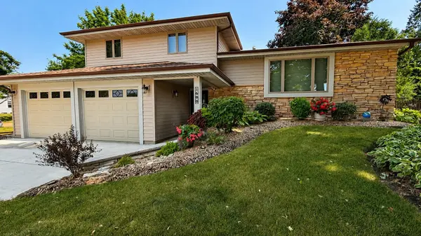 1600 BRENTWOOD DR, Oshkosh, WI 54904-8302