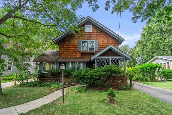 1729 N ONEIDA ST, Appleton, WI 54911