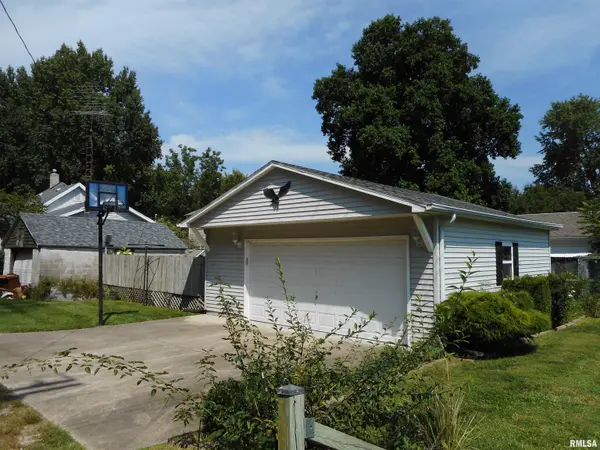 1015 W MONROE ST, Auburn, IL 62615