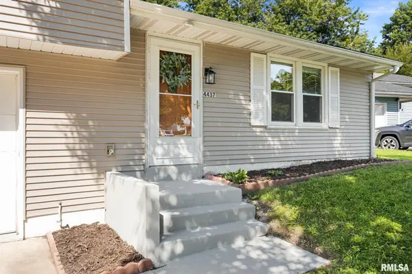 4437 W CASTLETON RD, Peoria, IL 61615