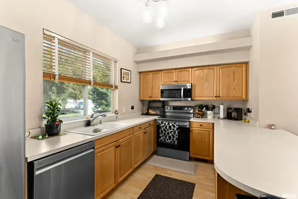 3510 N KINGSTON DR #12, Peoria, IL 61604