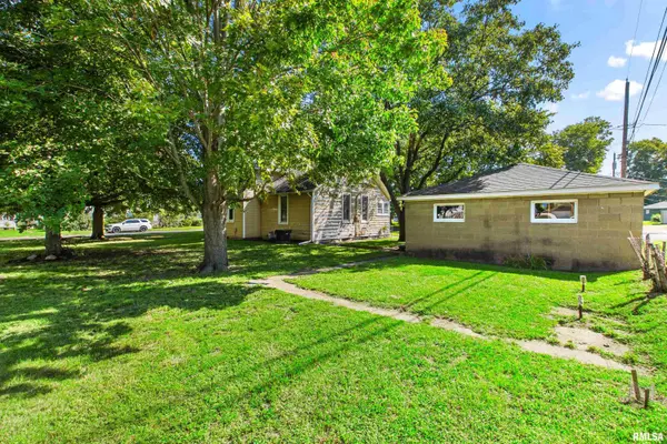 926 STATE ST, Pekin, IL 61554