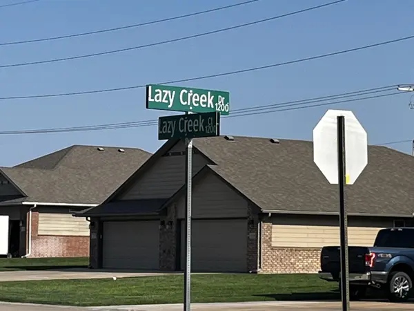 1212 Lazy Creek Ct, Newton, KS 67114