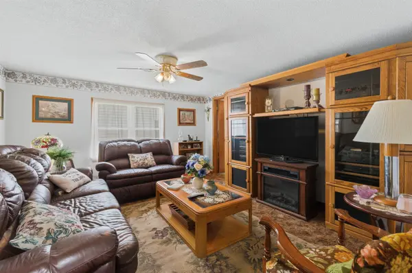 137 N Davidson Ave, Bentley, KS 67016