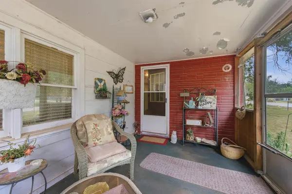 137 N Davidson Ave, Bentley, KS 67016