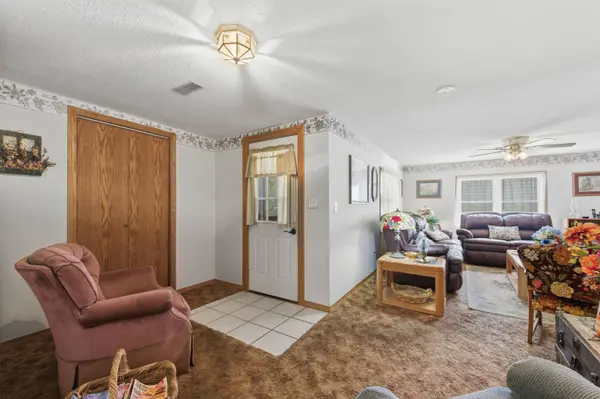 137 N Davidson Ave, Bentley, KS 67016