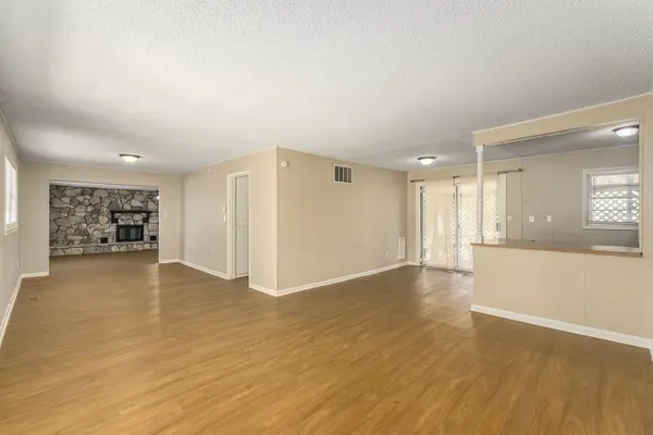 220 E 44th St S, Wichita, KS 67216-1714