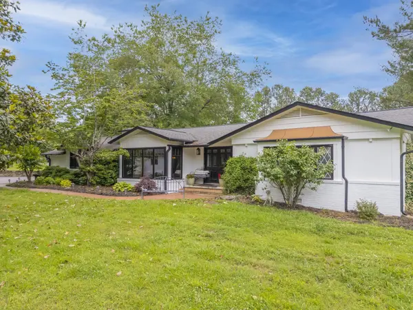 64 Persimmon Hill DR, Columbus, NC 28722