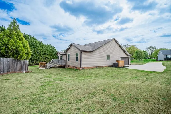 104 Millstone Dr DR, Campobello, SC 29322