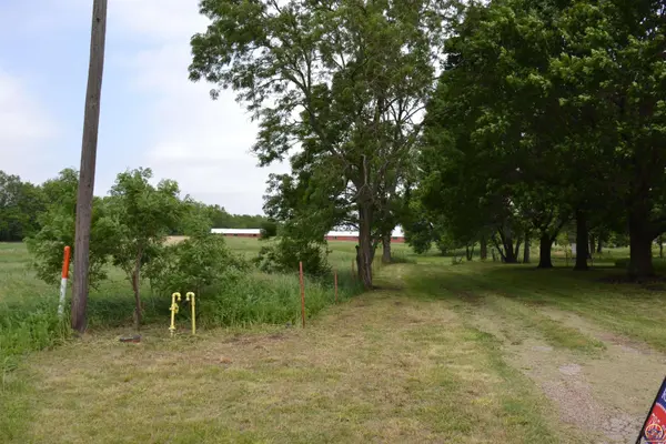 728 E Santa Fe Ave, Burlingame, KS 66413