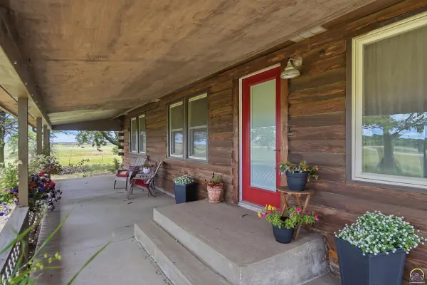 1760 K-31 HWY, Osage City, KS 66523