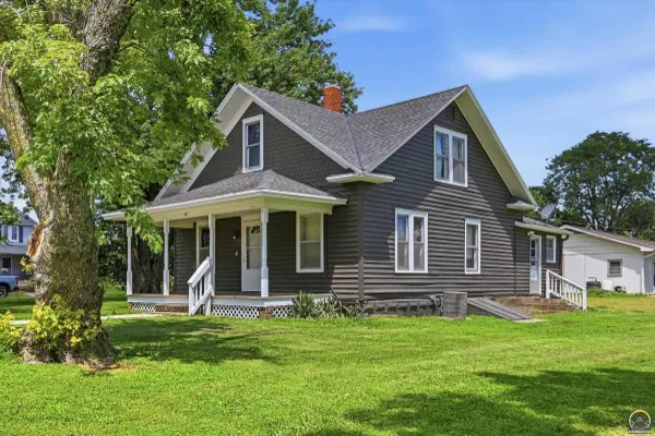 401 1st ST, Effingham, KS 66023
