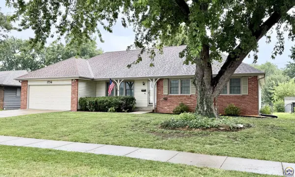 1736 SW Arrowhead RD, Topeka, KS 66604