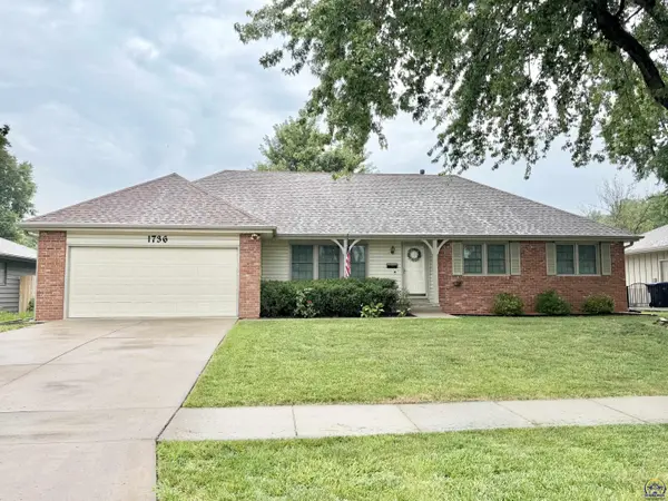 1736 SW Arrowhead RD, Topeka, KS 66604