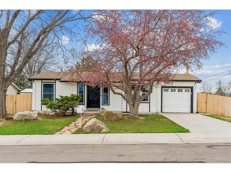 3550 W Mountain, Englewood, CO 80110