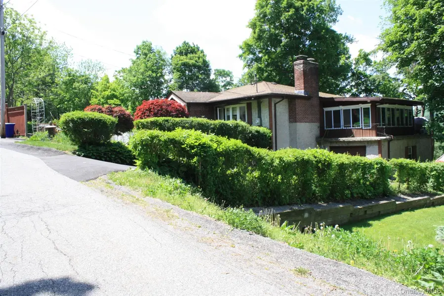 37 Valhalla RD, Carmel, NY 10512