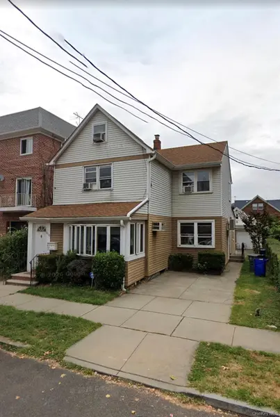 61-19 170th ST, Fresh Meadows, NY 11365