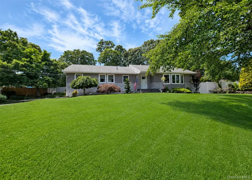 108 Walnut ST, Lake Grove, NY 11755