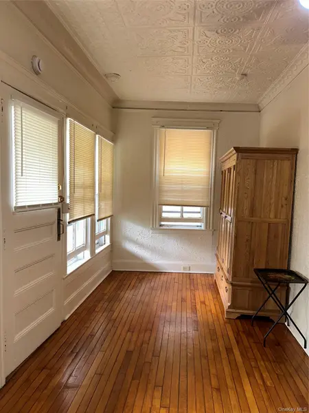 East Islip, NY 11730