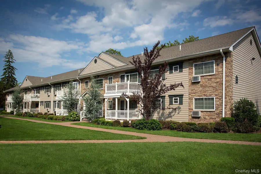 652 Veterans HWY #5-1D, Hauppauge, NY 11788