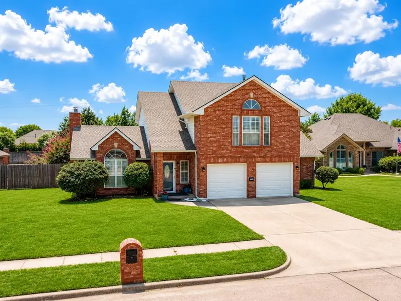 4108 Wood Castle ST, Norman, OK 73072