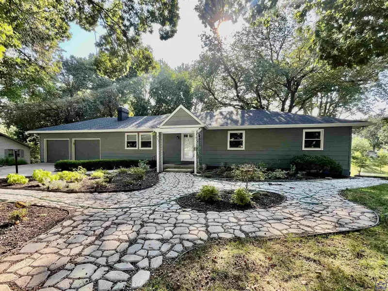 2048 Huntington RD, Emporia, KS 66801