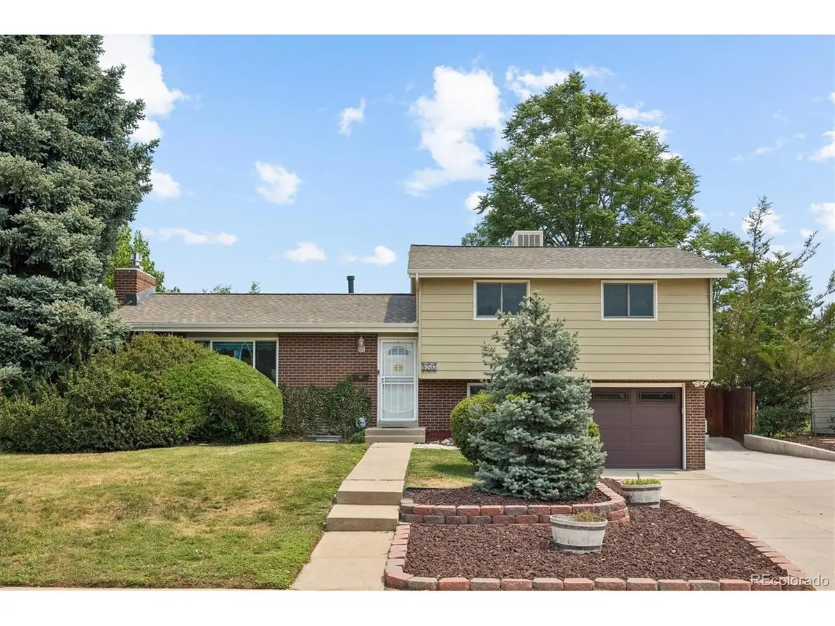 686 Elkhart, Aurora, CO 80011