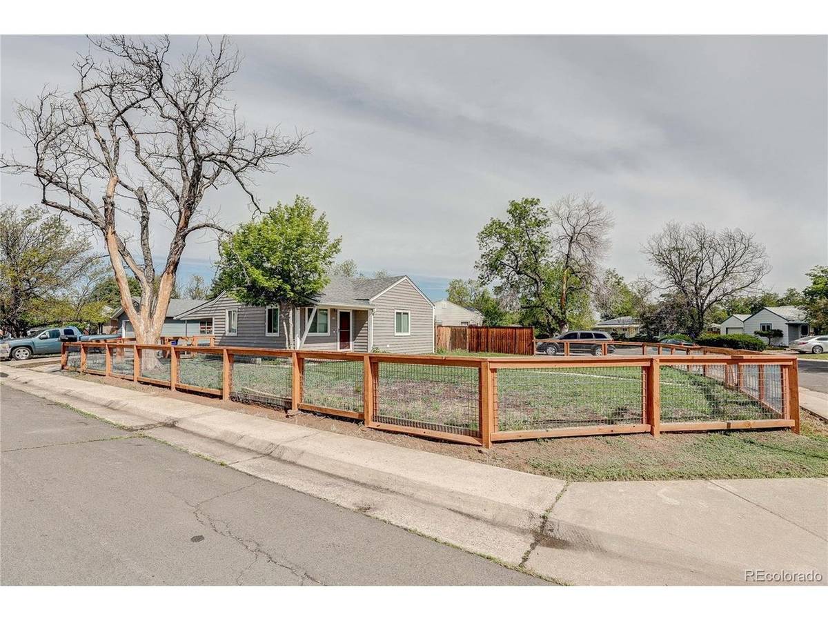 705 Newark, Aurora, CO 80010