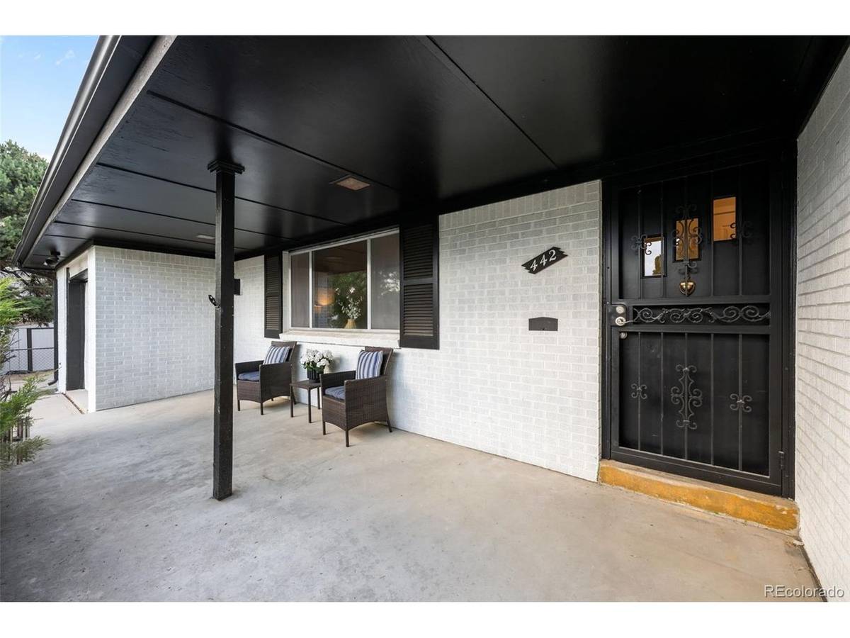 442 Titan, Aurora, CO 80011