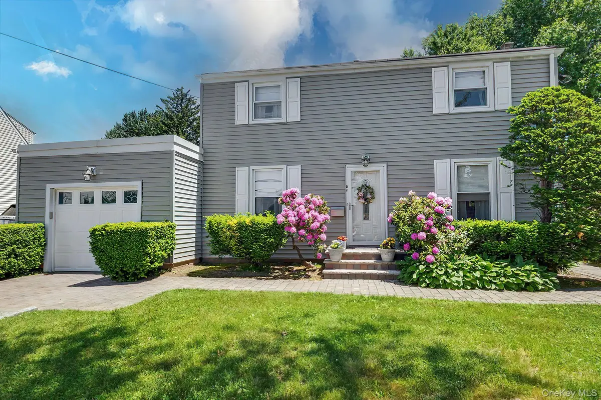 83 Whitman RD, Yonkers, NY 10710