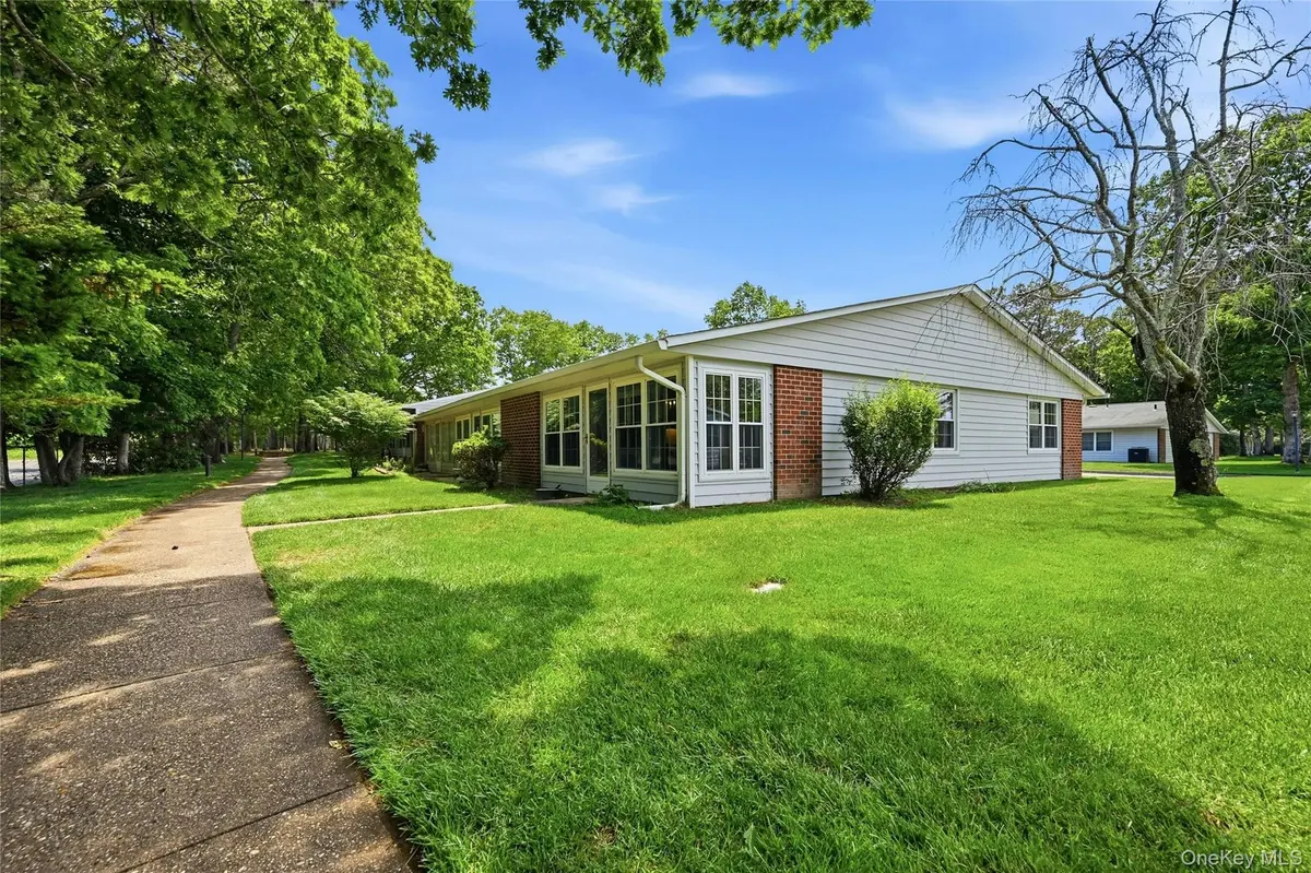 133 Eastbourne CT #F, Ridge, NY 11961