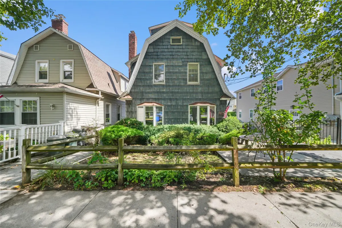 816 Throggs Neck EXPY, Bronx, NY 10465