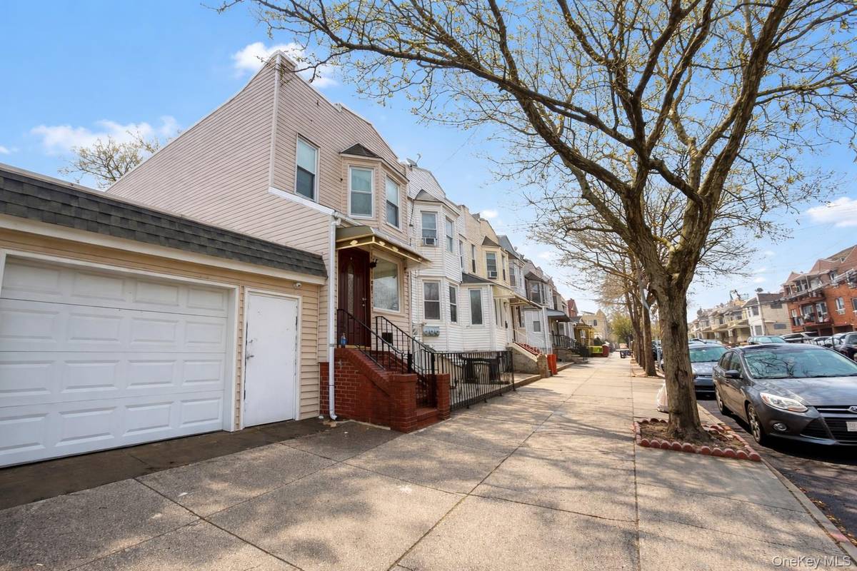 6017 80th AVE, Glendale, NY 11385