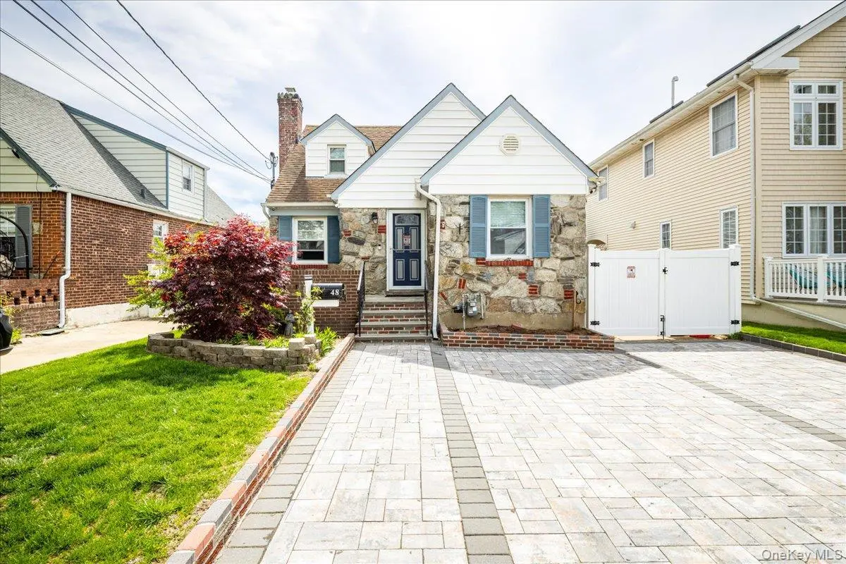 48 Hommell ST, Valley Stream, NY 11580