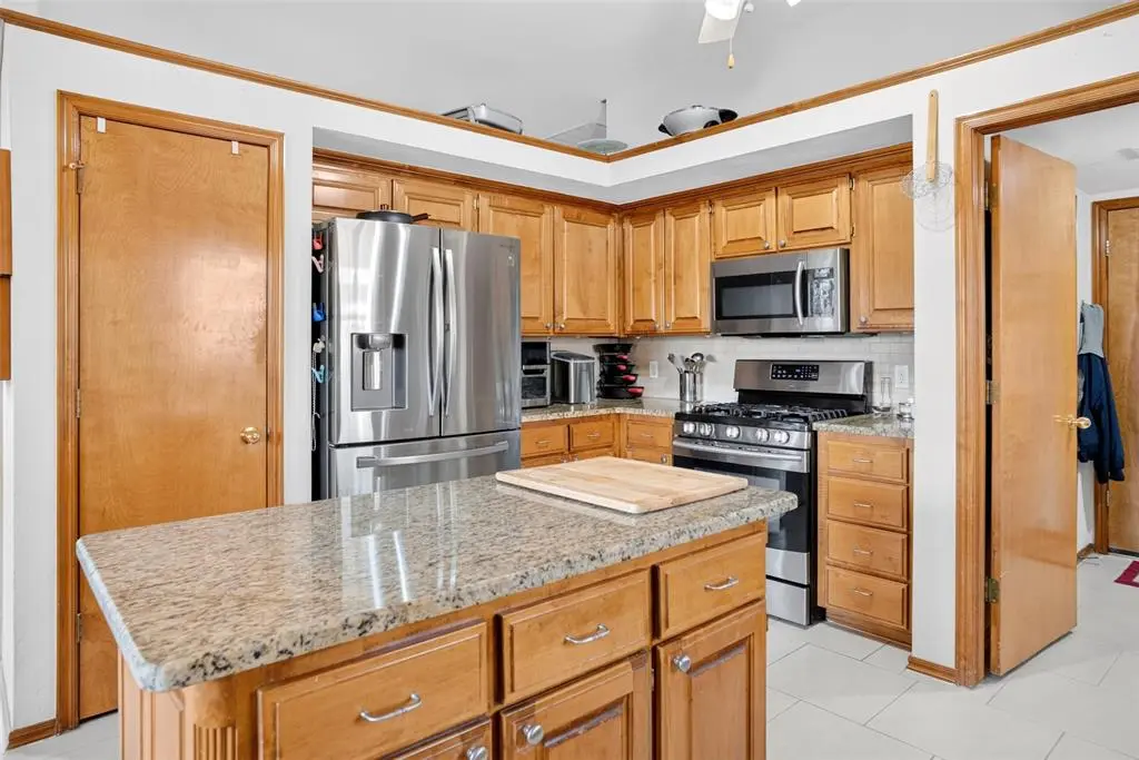 1717 Hemingway DR, Edmond, OK 73013