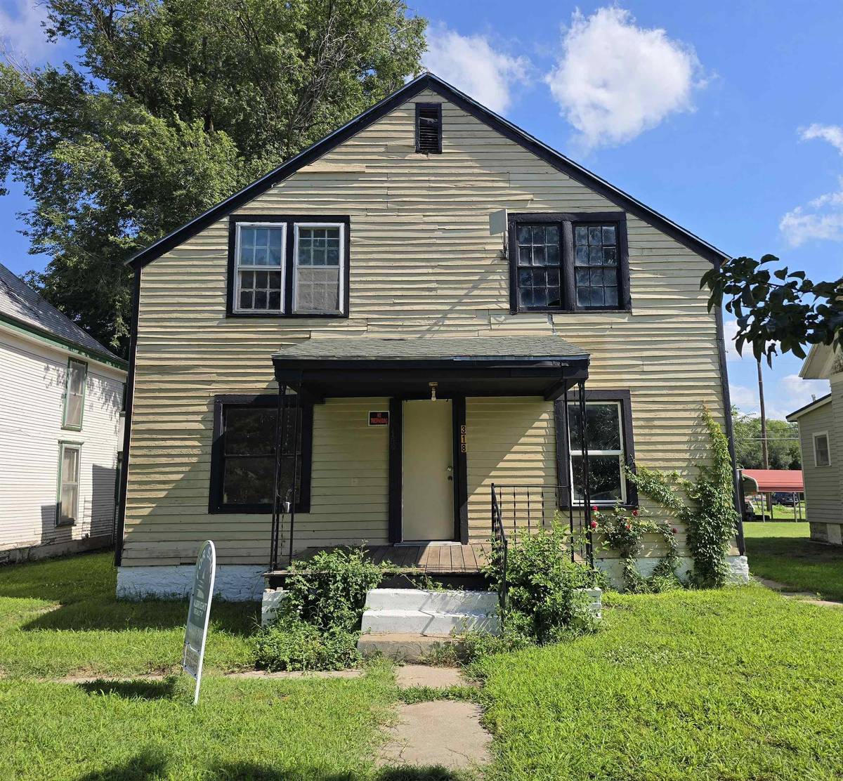 318 E 7th Ave, Winfield, KS 67156