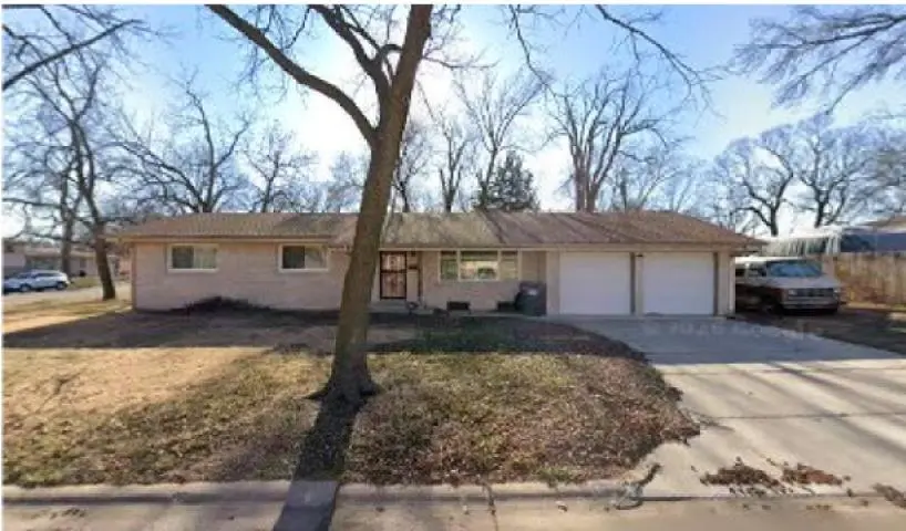 981 N Valleyview Ln., Wichita, KS 67212