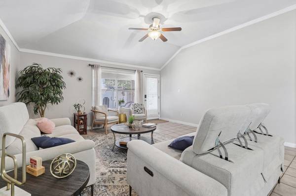 302 Lone Star BLVD, Hutto, TX 78634