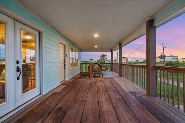157 Verdia DR, Crystal Beach, TX 77650