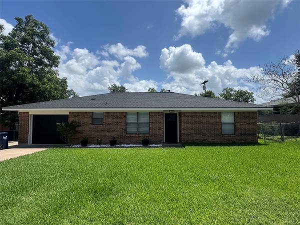 2004 Brazos Ave, Rockdale, TX 76567