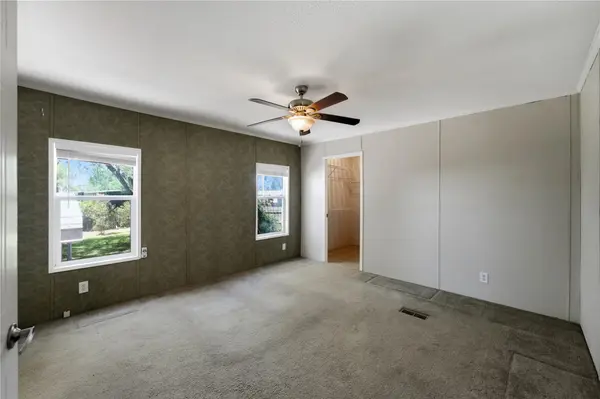 424 Ellinger RD, La Grange, TX 78945