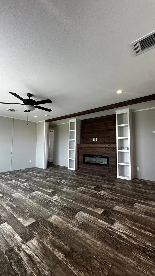 136 Caliza DR, Bertram, TX 78605