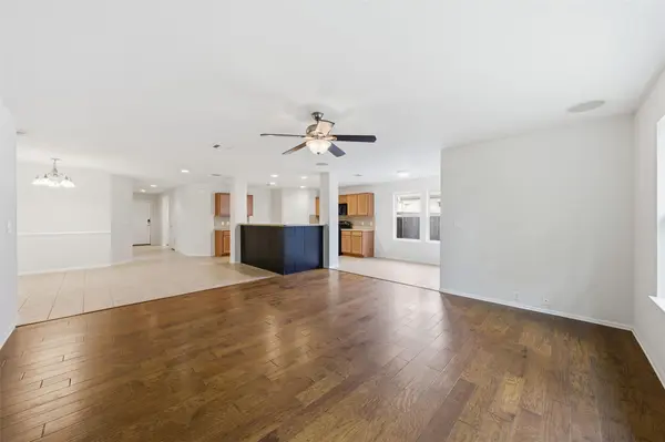 725 Kingfisher LN, Leander, TX 78641