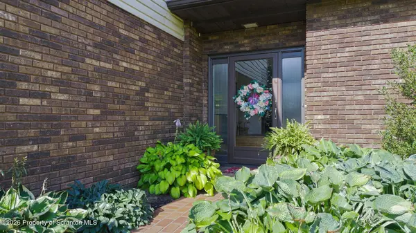 229 Cornell AVE, Clarks Green, PA 18411