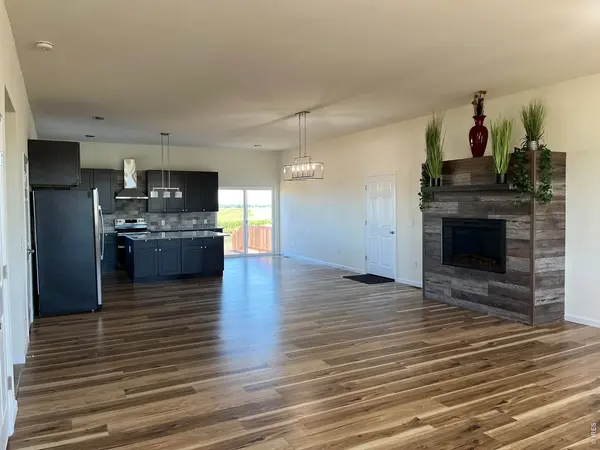 2305 Apple, Longmont, CO 80504